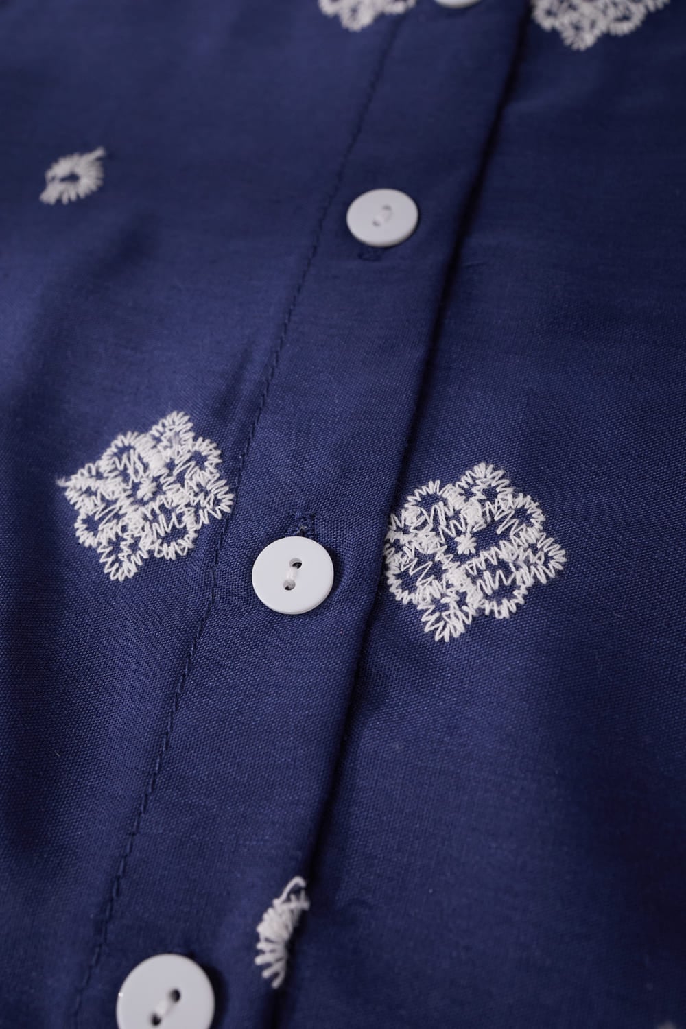 Áo sơ mi croptop cổ tàu dài tay