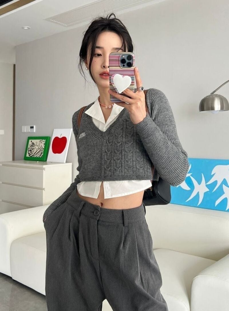 5 cách mix đồ chuẩn không cần chỉnh với áo len croptop