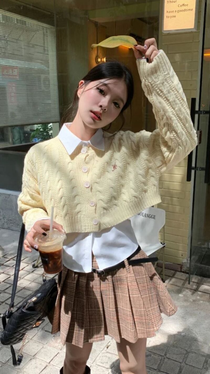 5 cách mix đồ chuẩn không cần chỉnh với áo len croptop