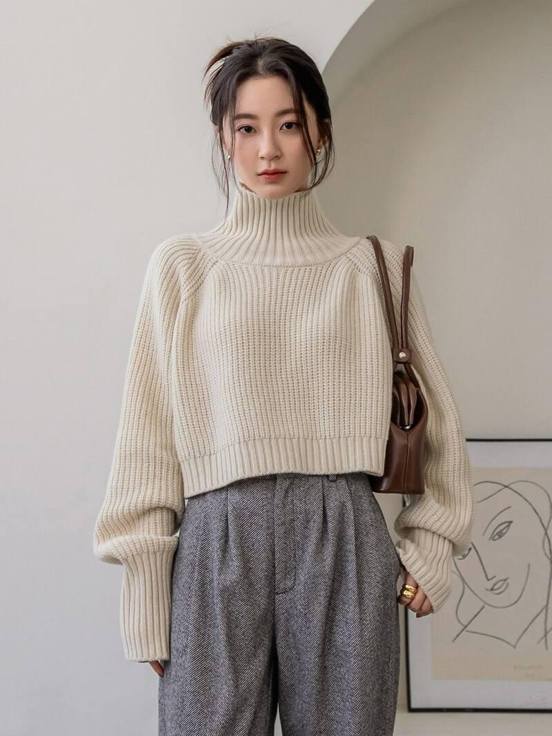 5 cách mix đồ chuẩn không cần chỉnh với áo len croptop