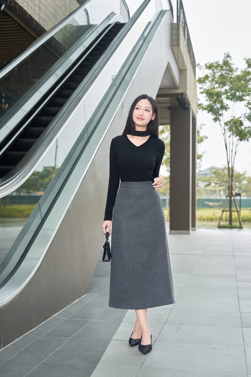 Áo len kết hợp với chân váy thế nào vừa thời trang, ấm áp mà xinh gái?