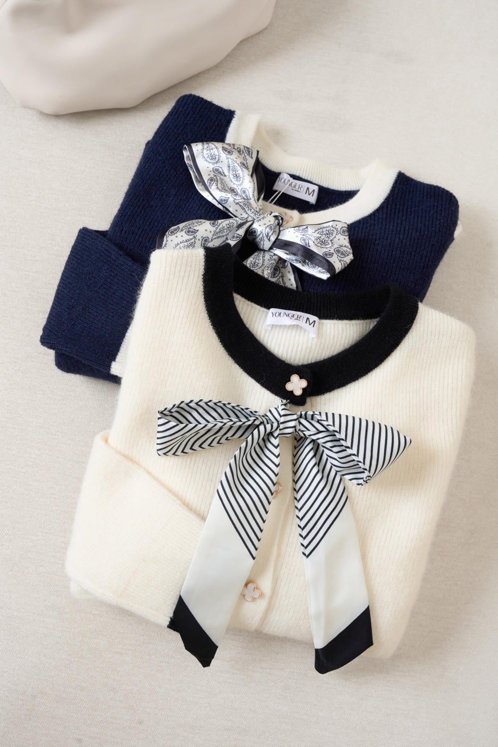 Áo len nữ lông thỏ dài tay cổ nơ lụa gấu sóng.