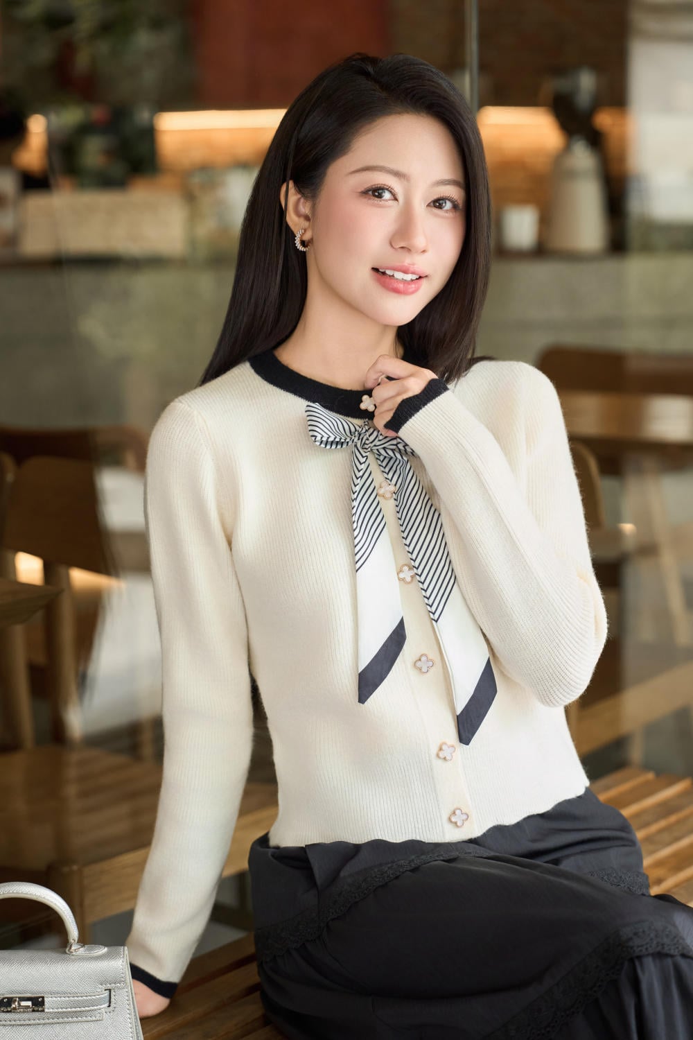 Áo len nữ lông thỏ dài tay cổ nơ lụa gấu sóng.