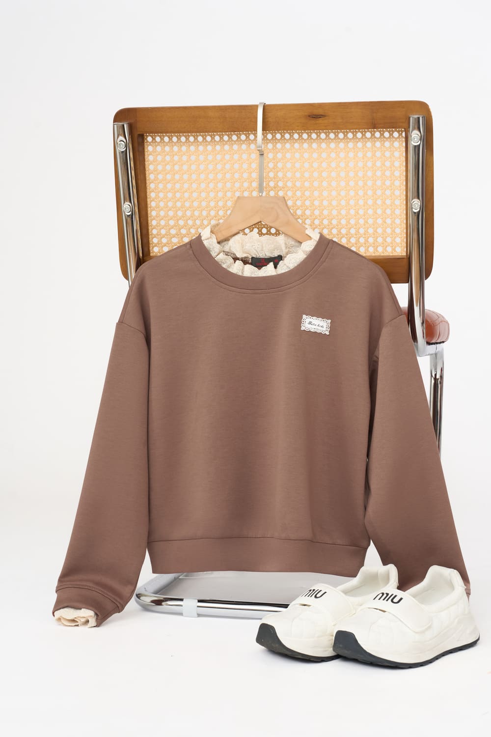 Áo nỉ nữ vải mềm dáng suông dài tay phối ren cổ và tay