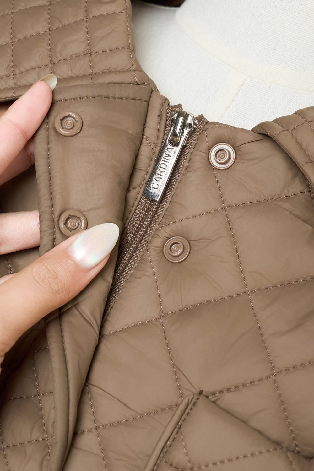 Áo phao nữ Crystal vải gió cao cấp chần họa tiết quả trám