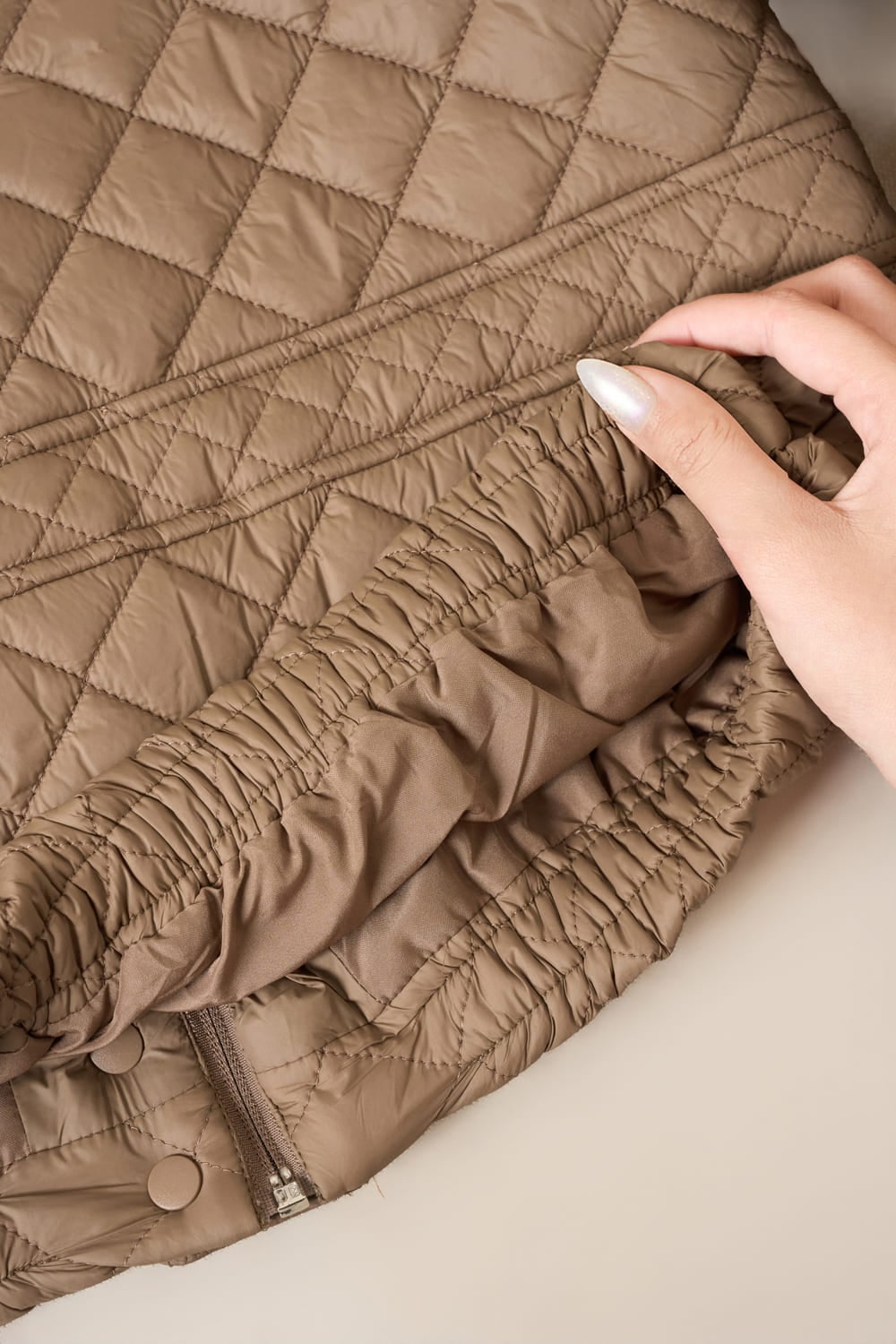 Áo phao nữ Crystal vải gió cao cấp chần họa tiết quả trám