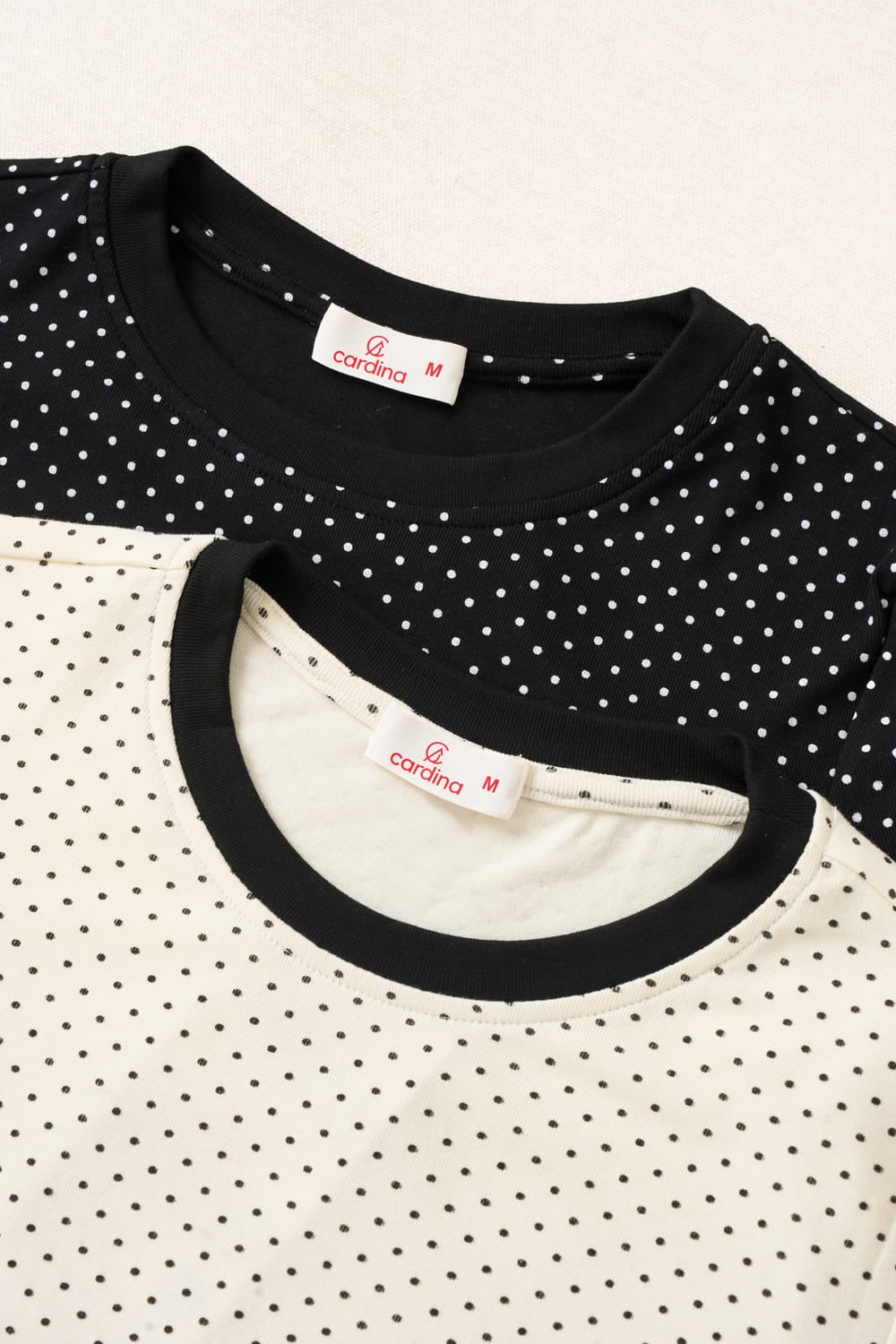 Áo phông Cotton Zip phối viền cổ tròn họa tiết chấm bi