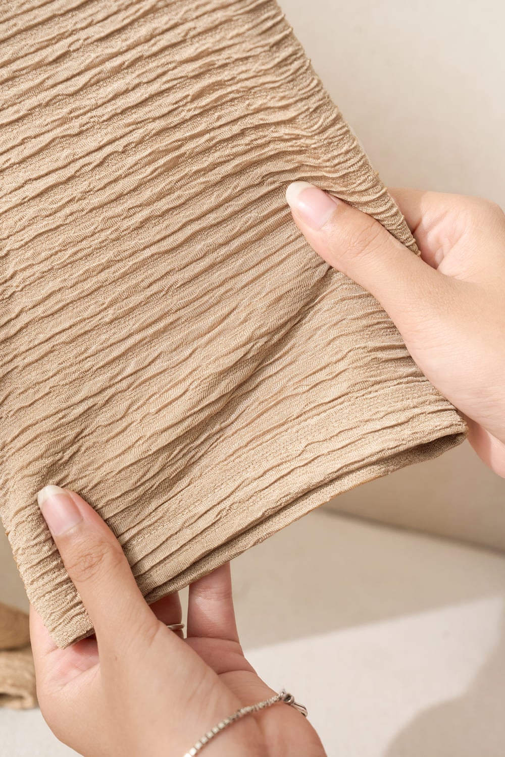 Áo thun tay lỡ phối cổ