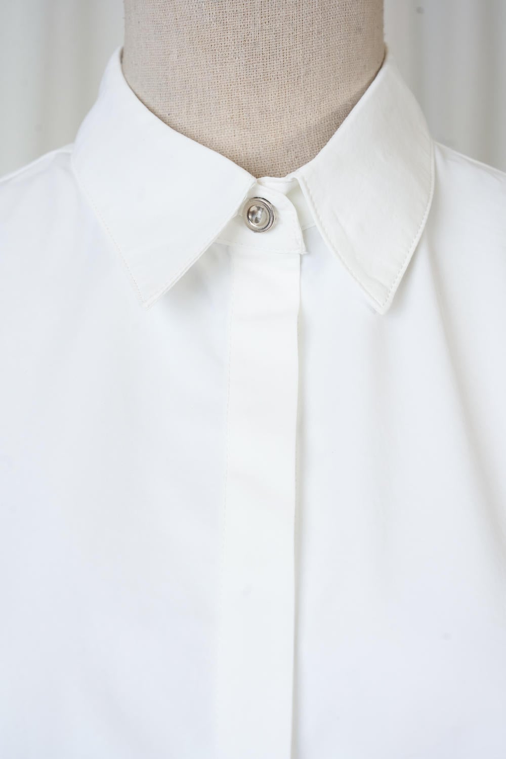 Áo sơ mi nữ chất thô gió dáng cổ đức phối gấu bèo