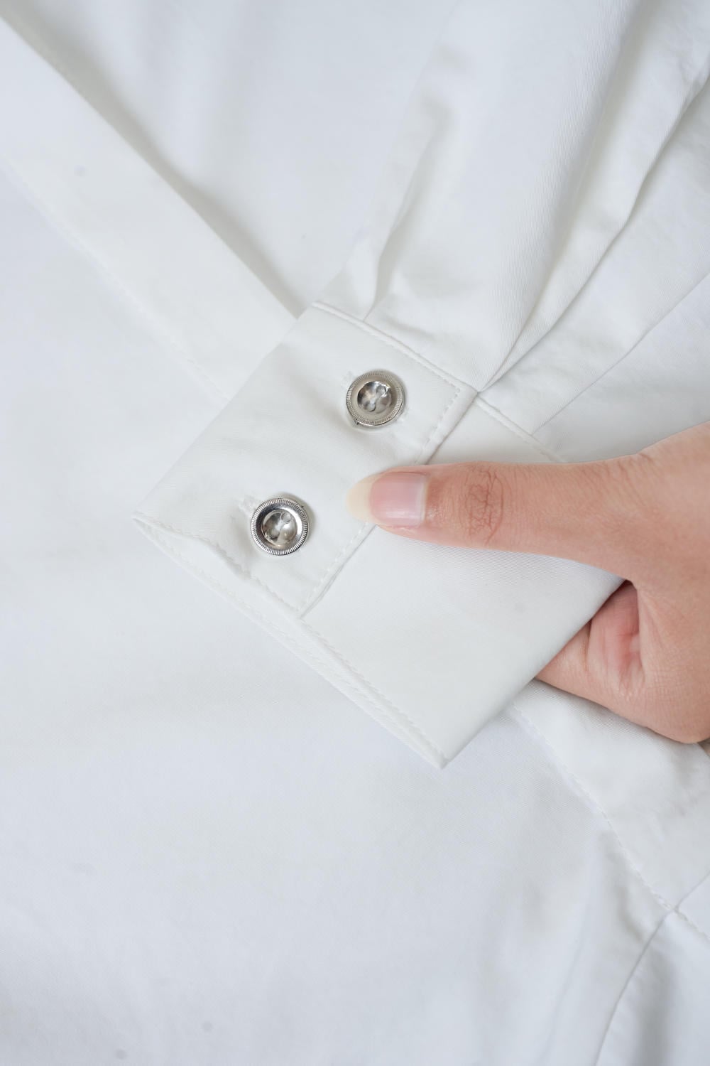 Áo sơ mi nữ chất thô gió dáng cổ đức phối gấu bèo