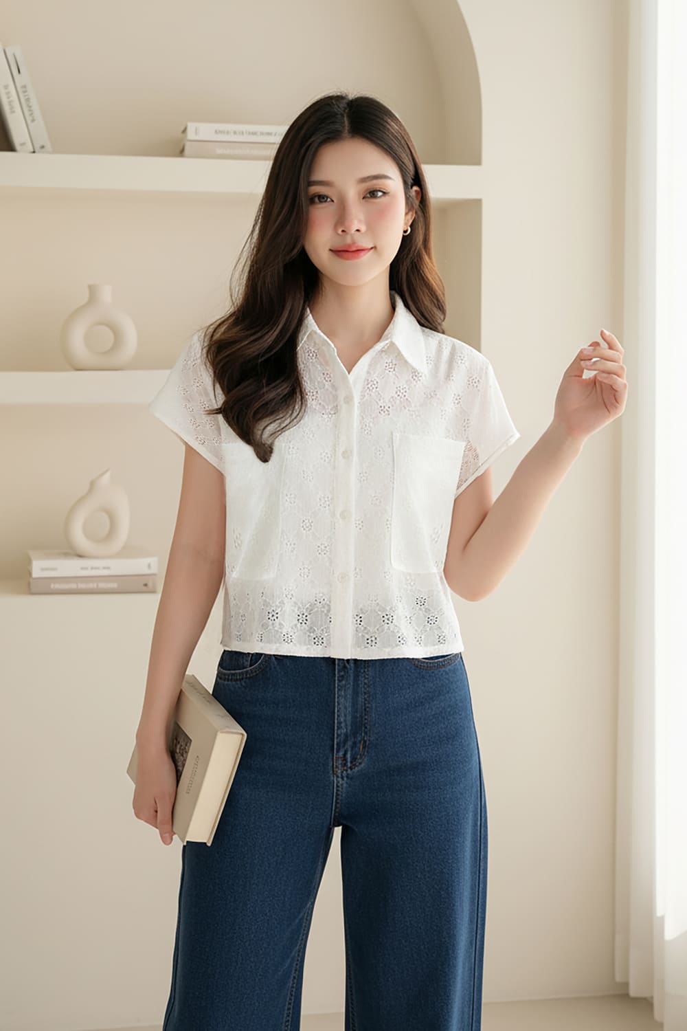 Áo sơ mi nữ thô chun thêu họa tiết tay liền xếp ly vai.