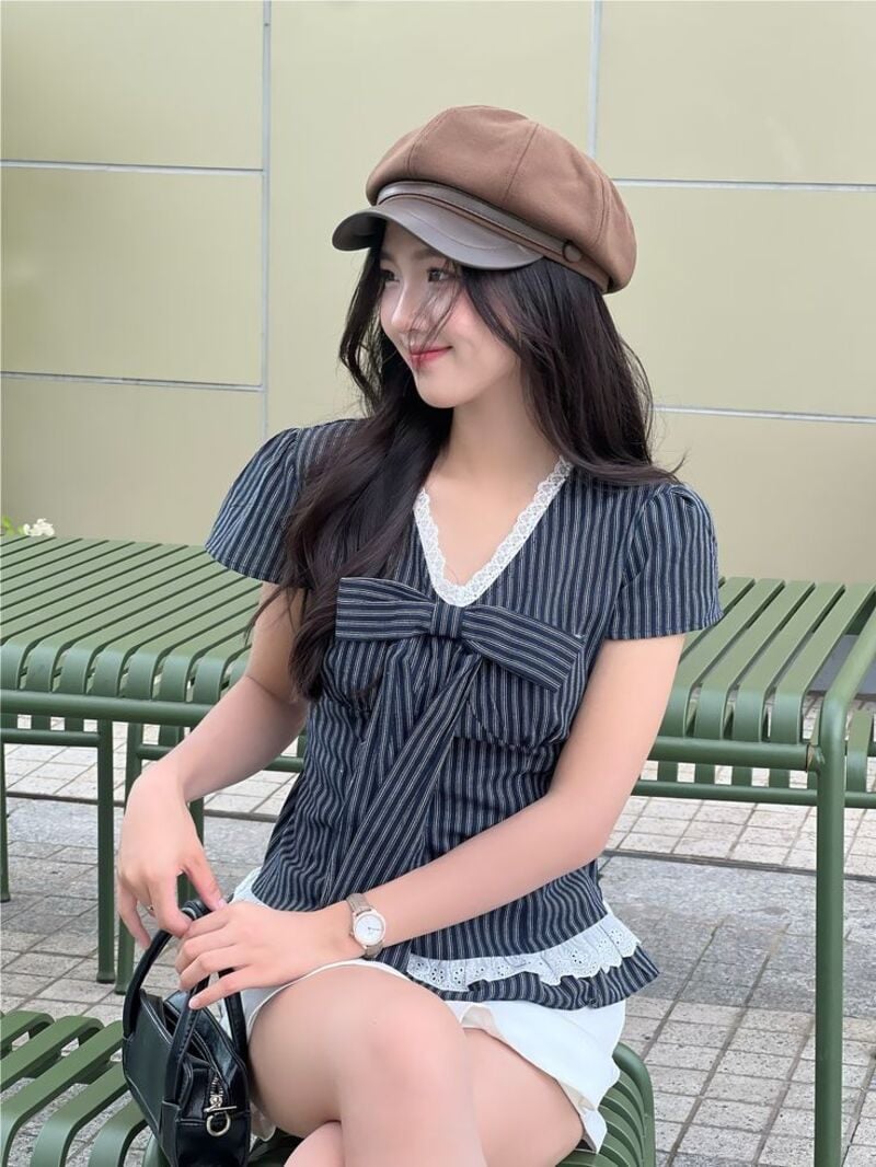 Áo sọc đen trắng