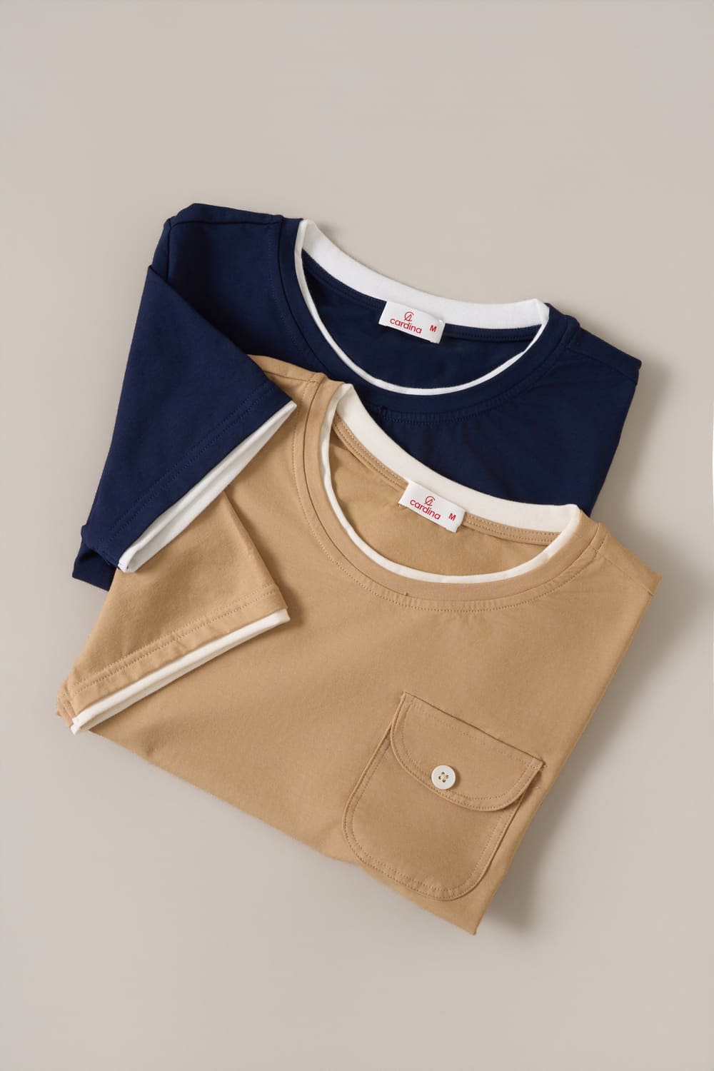 Áo thun cotton cổ tròn phối viền tay cộc túi ngực