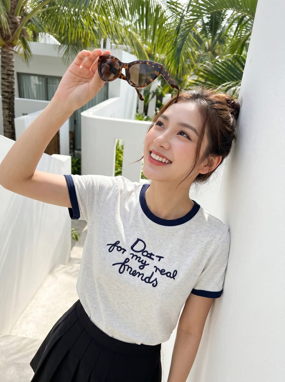 Áo thun cổ tròn tay cộc thêu chữ phối