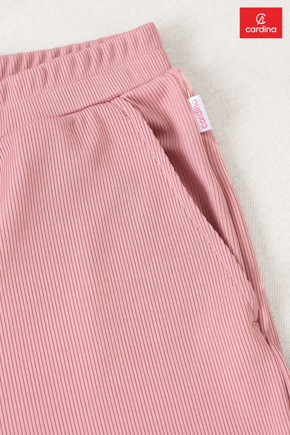 Bộ lửng tăm lạnh tay cộc cổ tròn trang trí tag ngực