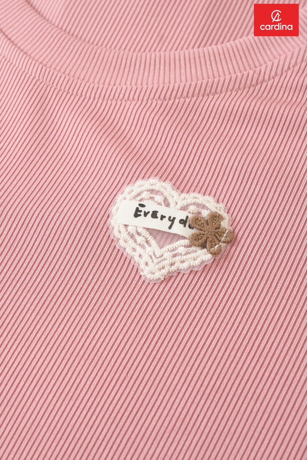 Bộ lửng tăm lạnh tay cộc cổ tròn trang trí tag ngực