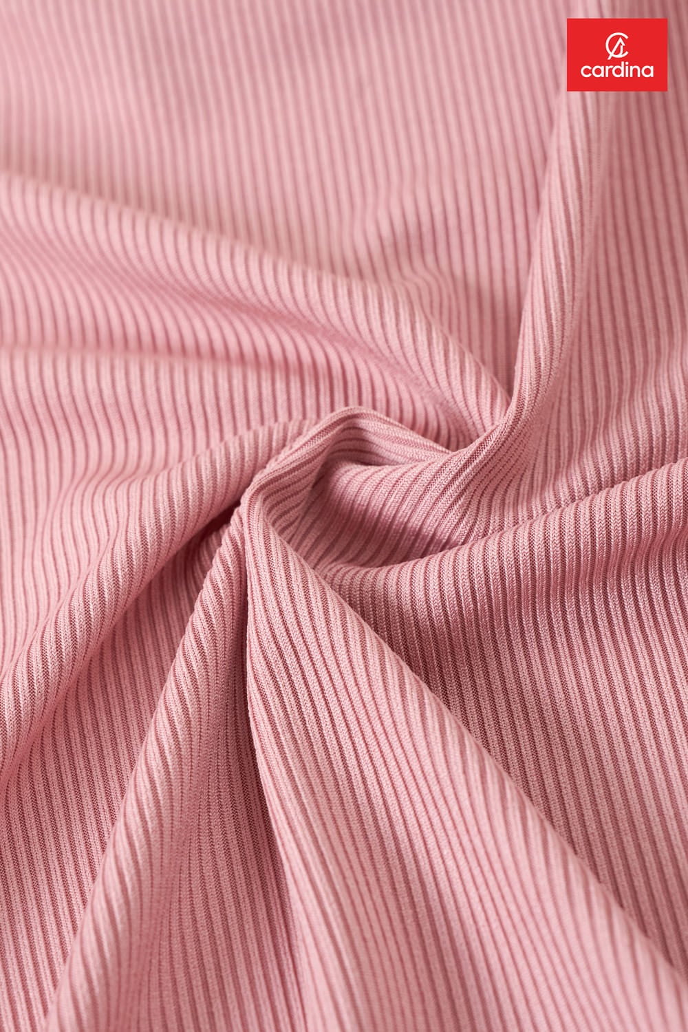 Bộ lửng tăm lạnh tay cộc cổ tròn trang trí tag ngực