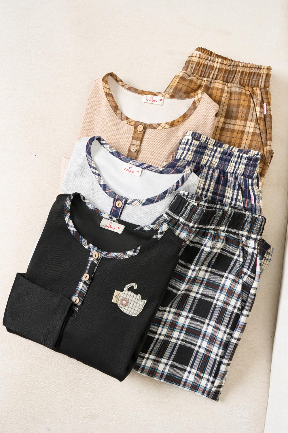 Bộ nỉ thu đông nữ chất nỉ lông cừu cổ trụ phối quần dạ kẻ