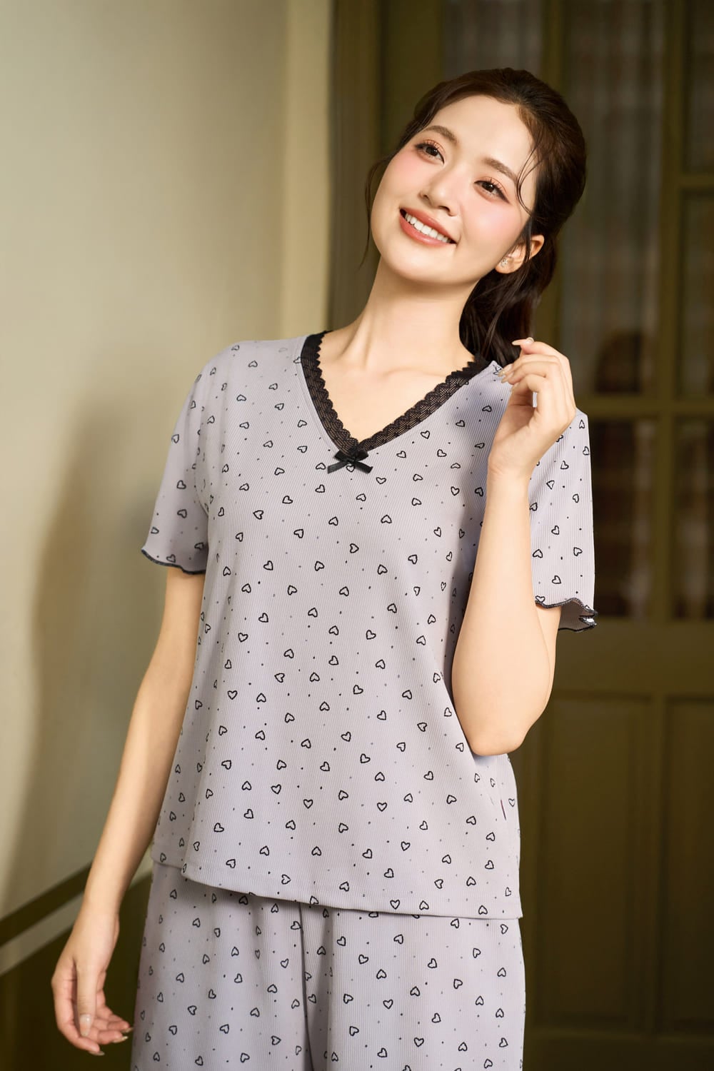 Bộ đồ nữ tăm lạnh đùi tay cộc cổ tim họa tiết tim nhí