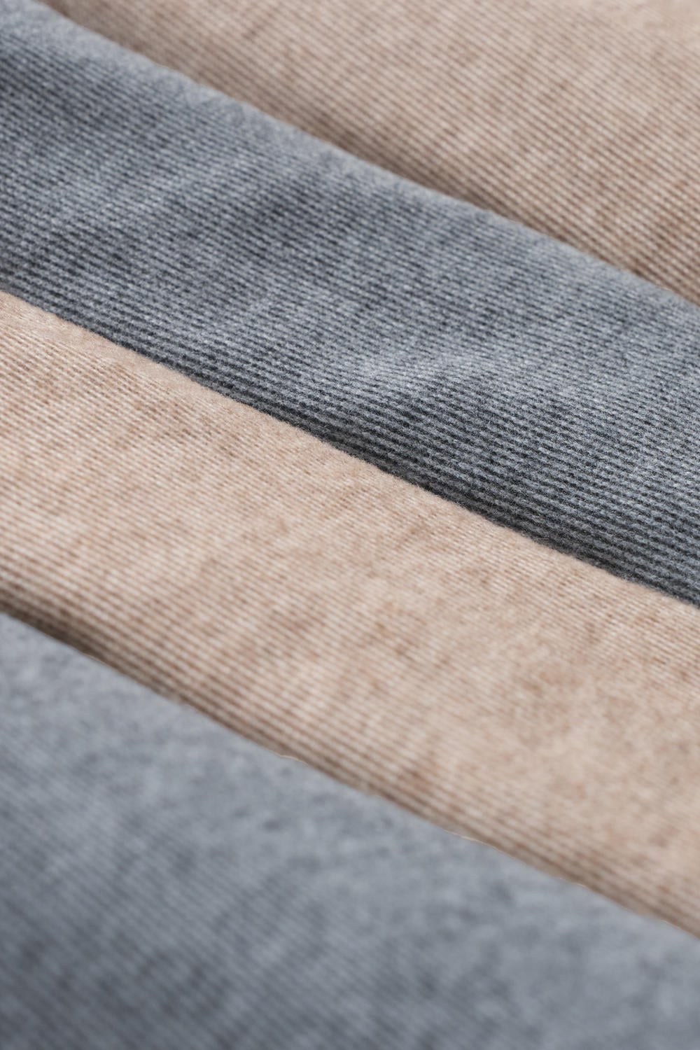 Bộ đồ nữ nỉ lông cừu áo cổ tim phối viền quần suông