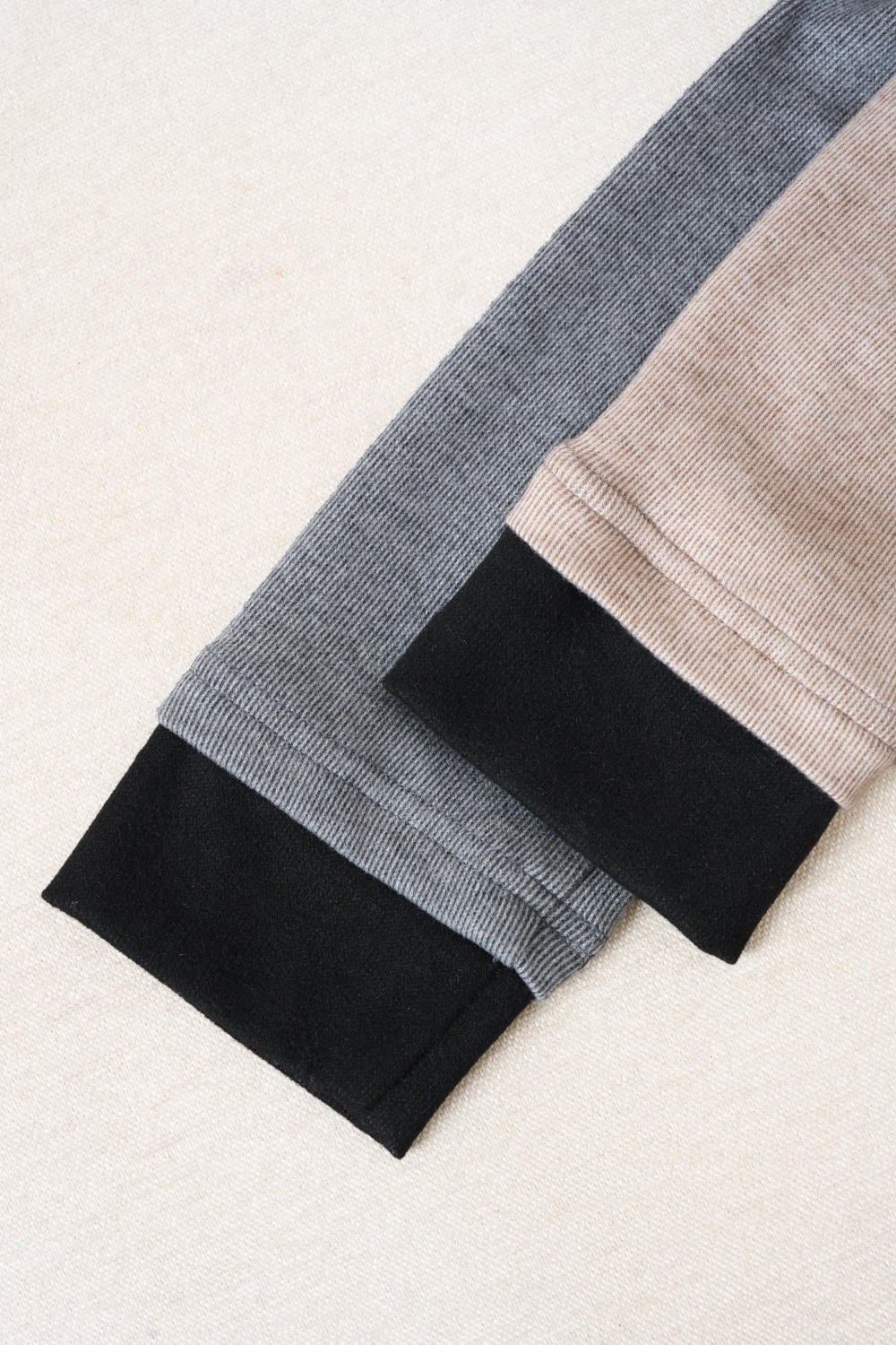 Bộ đồ nữ nỉ lông cừu áo cổ tim phối viền quần suông