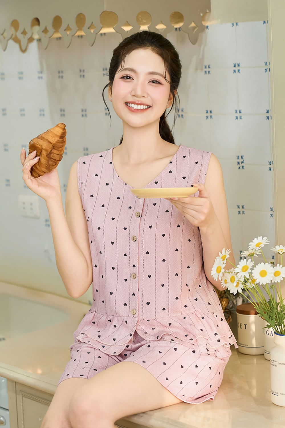 Bộ đồ lanh đùi sát nách cổ tròn gấu cuốn bèo họa tiết tim