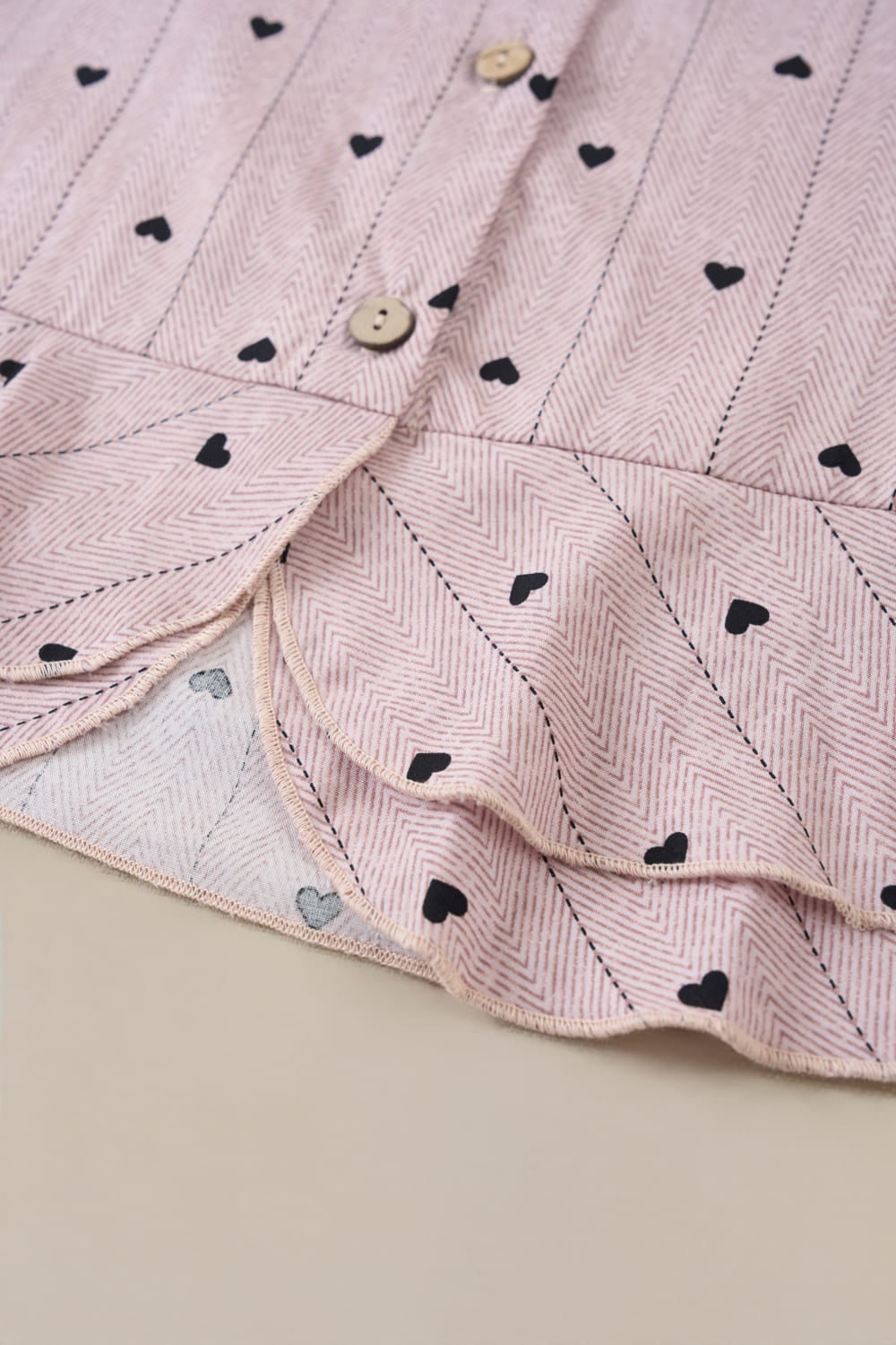 Bộ đồ lanh đùi sát nách cổ tròn gấu cuốn bèo họa tiết tim