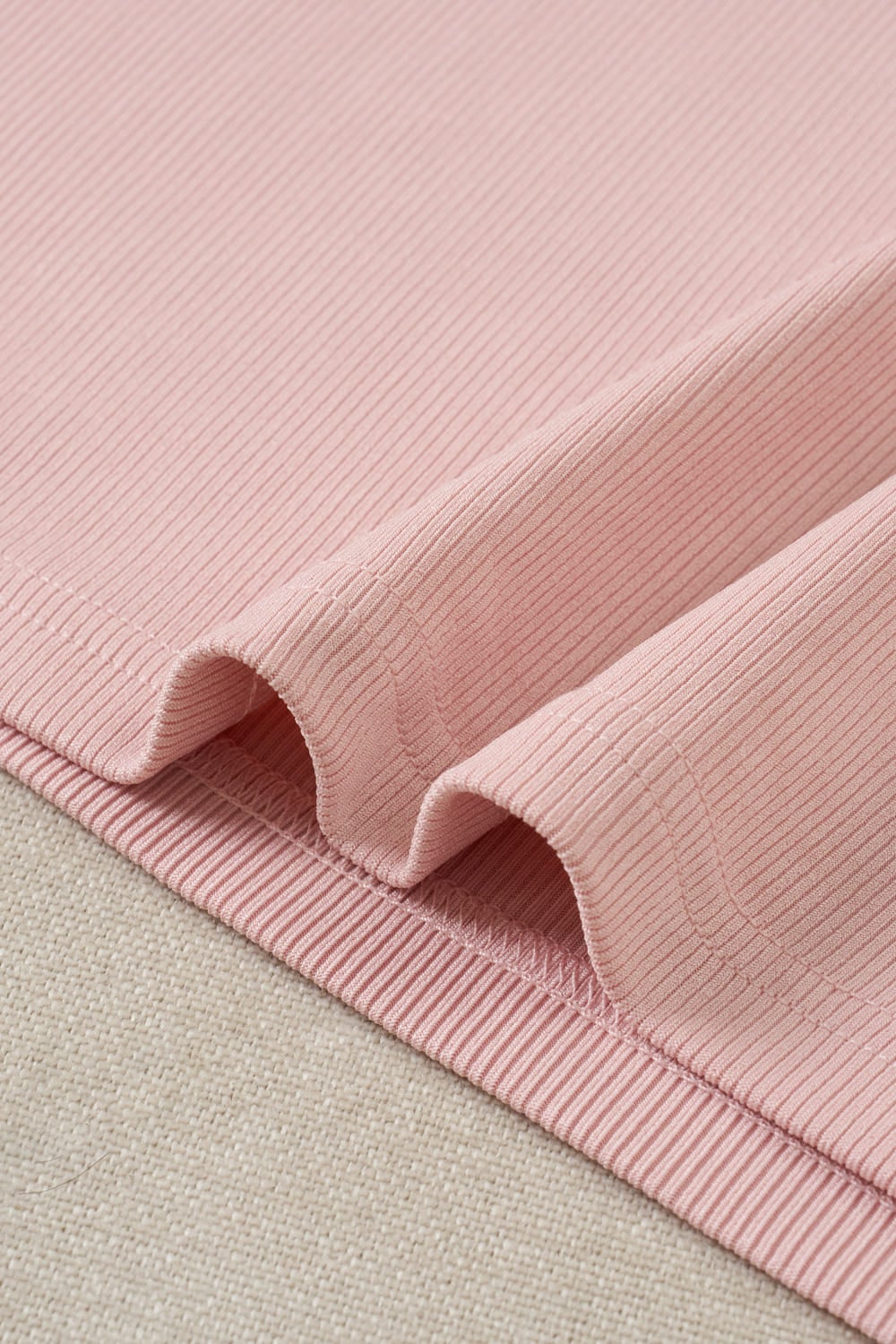 Bộ đồ nữ vải Tăm lạnh sát nách cổ tròn phối quần thô kẻ