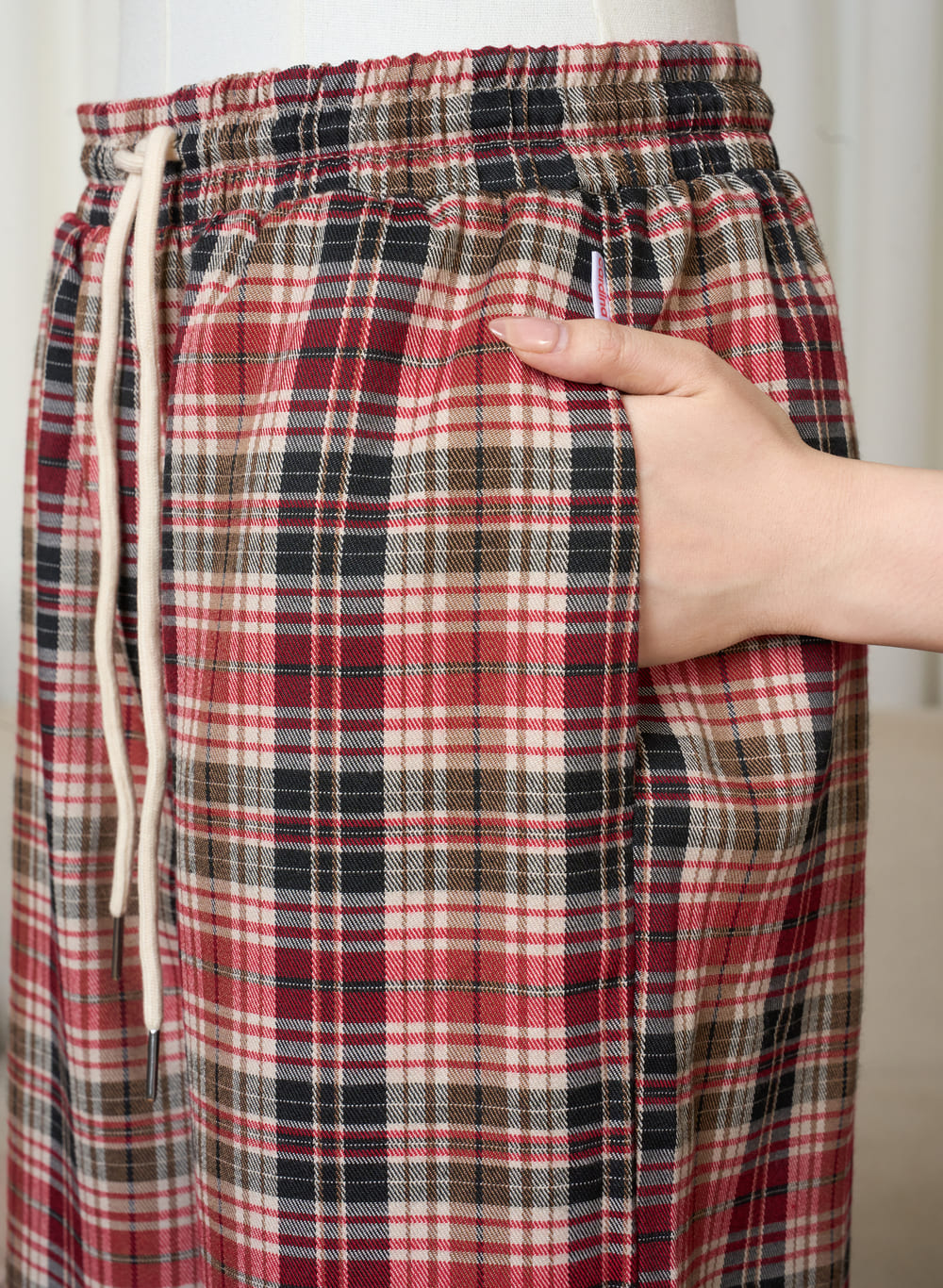 Bộ nỉ lông cừu dài tay cổ tròn vai chờm phối quần suông dạ kẻ