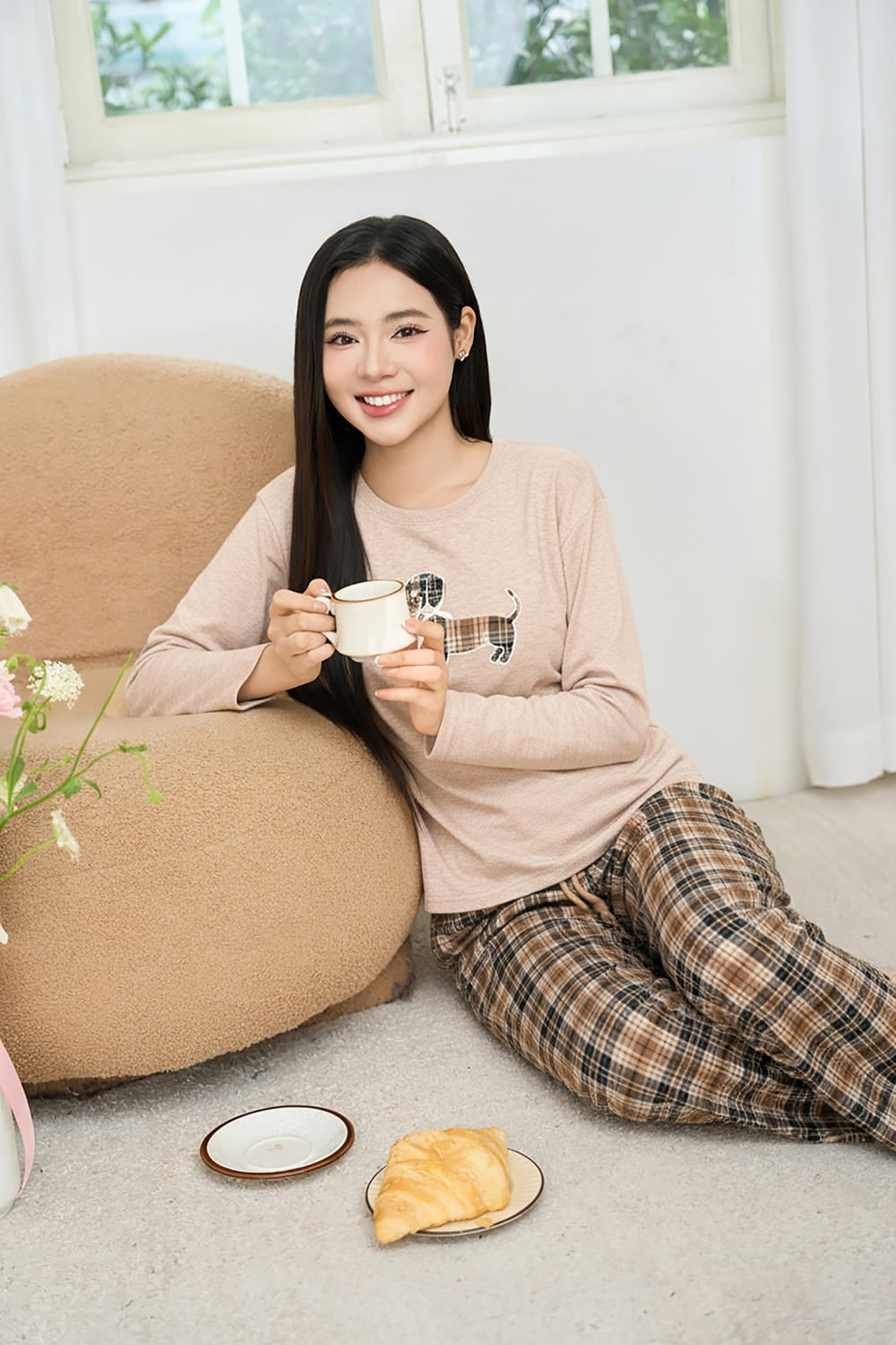 Bộ nỉ lông cừu dài tay cổ tròn vai chờm phối quần suông dạ kẻ