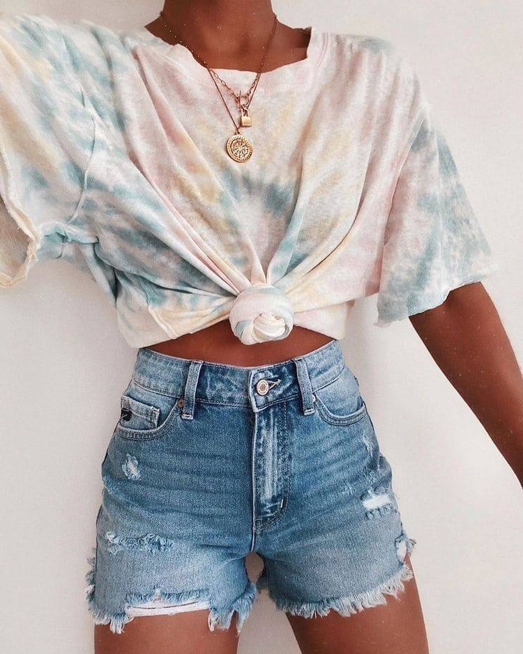 cách buộc áo phông thành croptop