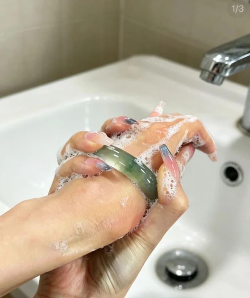 ách đeo vòng tay bị chật