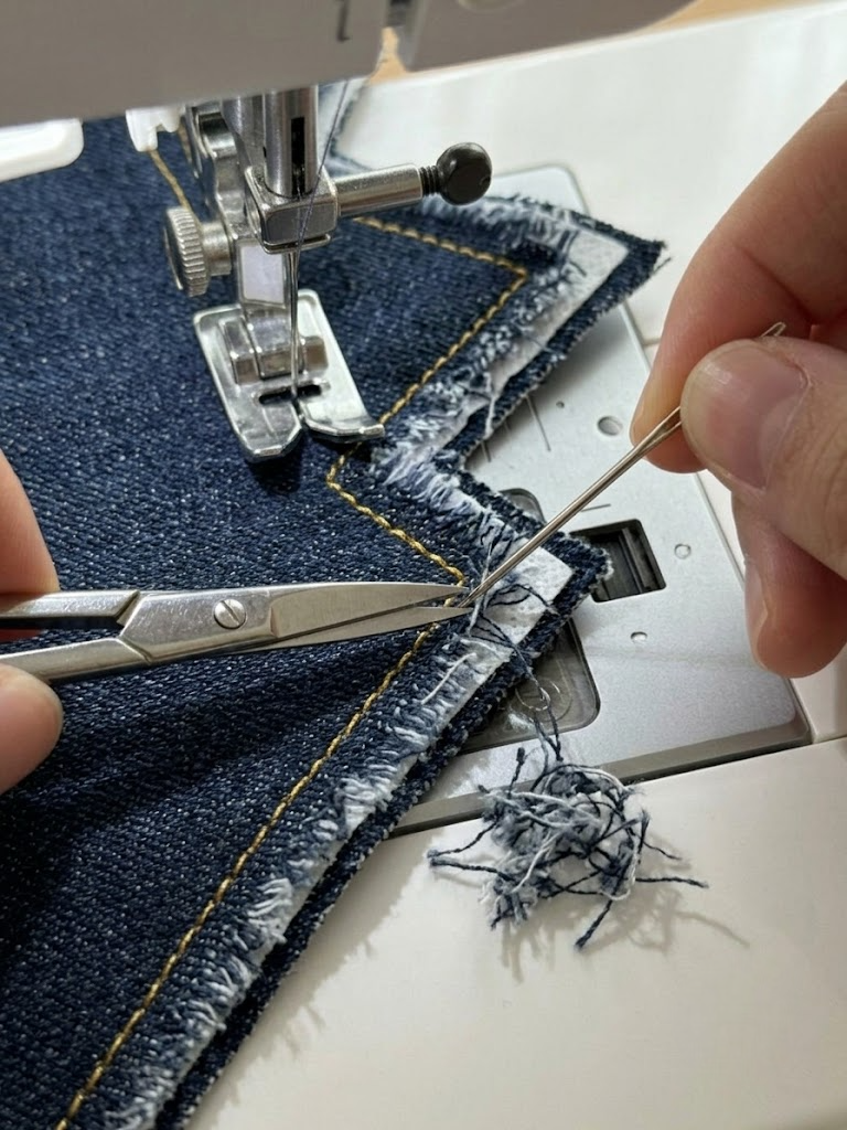 Cách làm vương miện quần jean
