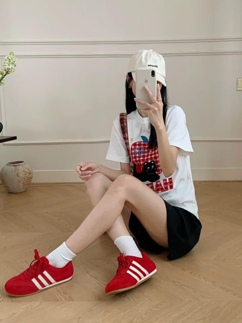 Cách phối đồ với giày thể thao đỏ cho nam