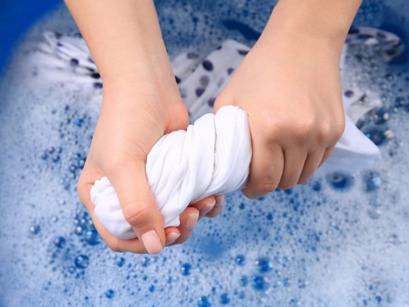 cách tẩy áo trắng