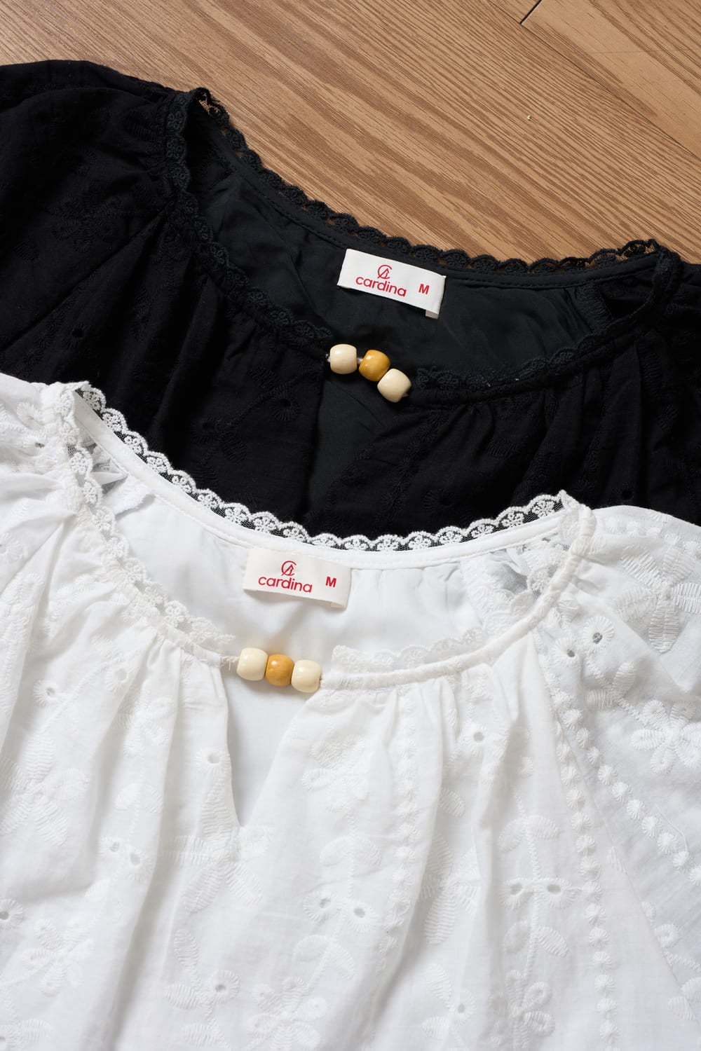 Áo thô nữ thêu tay cộc Raglan cổ tròn phối viền