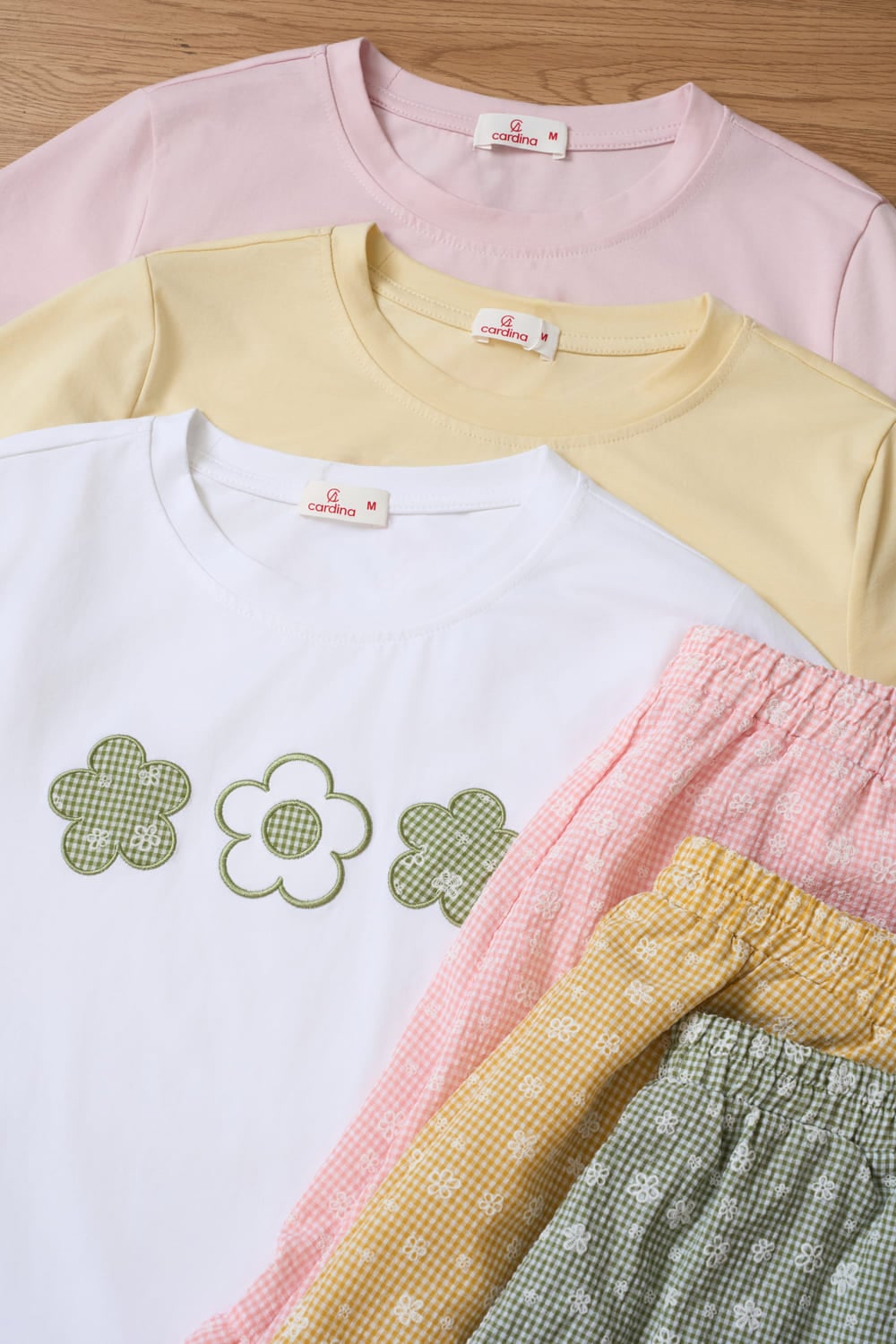 Bộ đồ nữ Cotton đùi cổ tròn tay cộc họa tiết hoa thêu