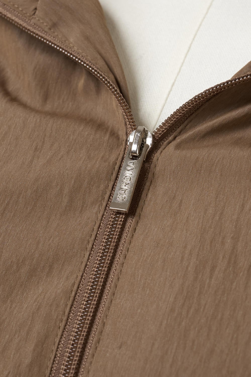 Áo khoác thô gió nữ dáng ngắn gấu bo phối lé có mũ rời