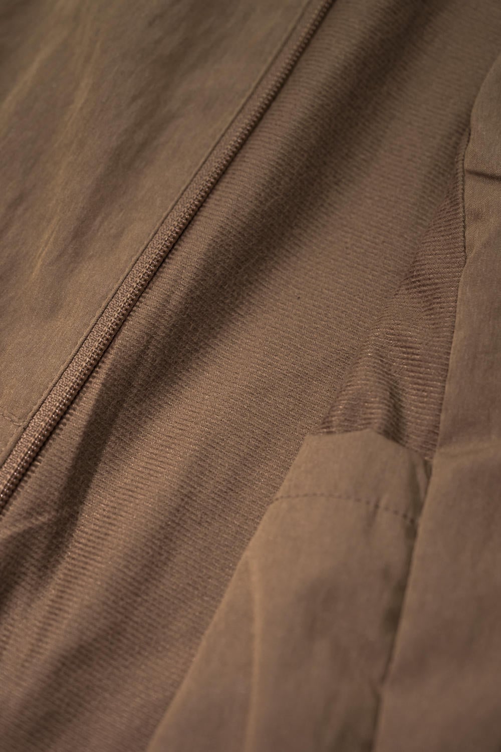 Áo khoác thô gió nữ dáng ngắn gấu bo phối lé có mũ rời