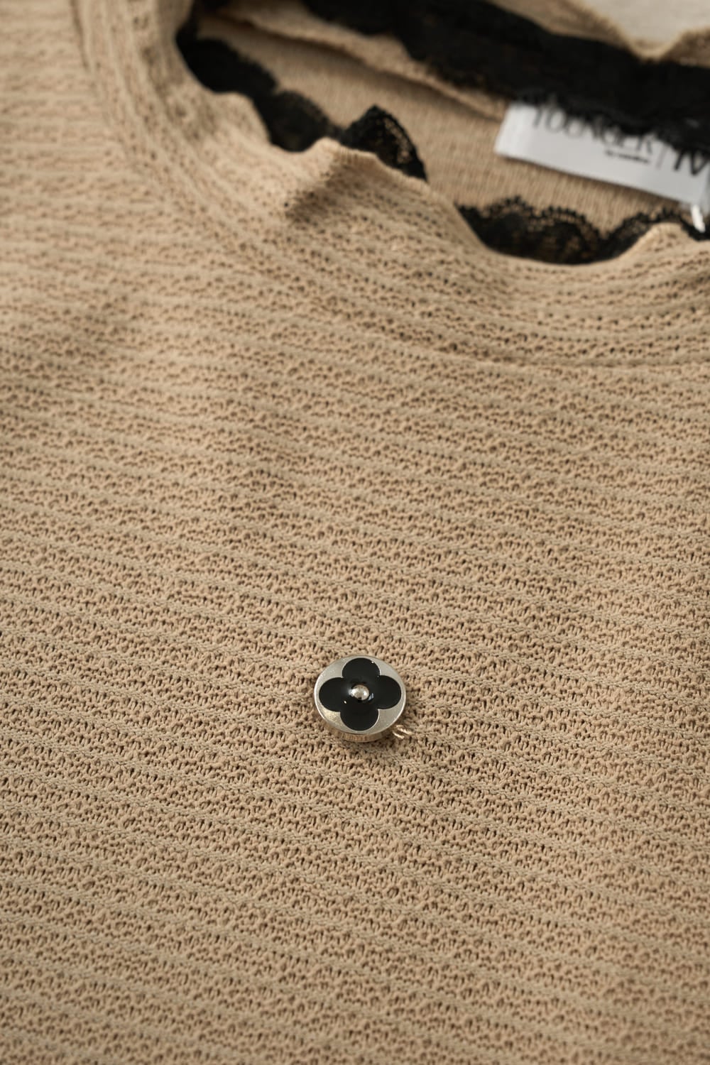 Áo nữ Younger dòng Thanh lịch vải len xốp dáng tay lỡ cổ tròn phối viền ren