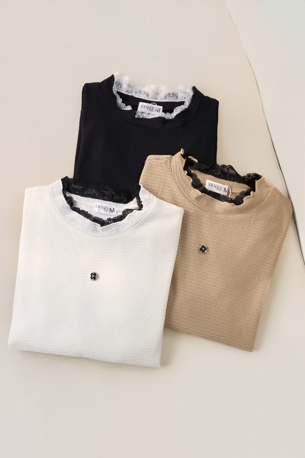 Áo nữ Younger dòng Thanh lịch vải len xốp dáng tay lỡ cổ tròn phối viền ren