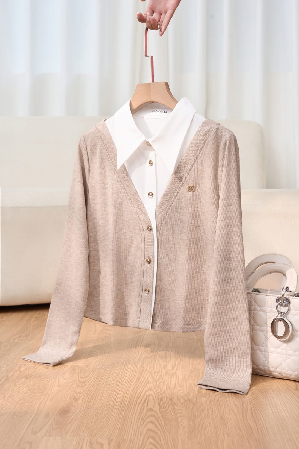 Áo nỉ tăm lông cừu dài tay phối cổ sơ mi trắng