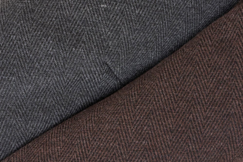 Chân váy dạ dáng chữ A dài phối viền cạp nhung Fresh.