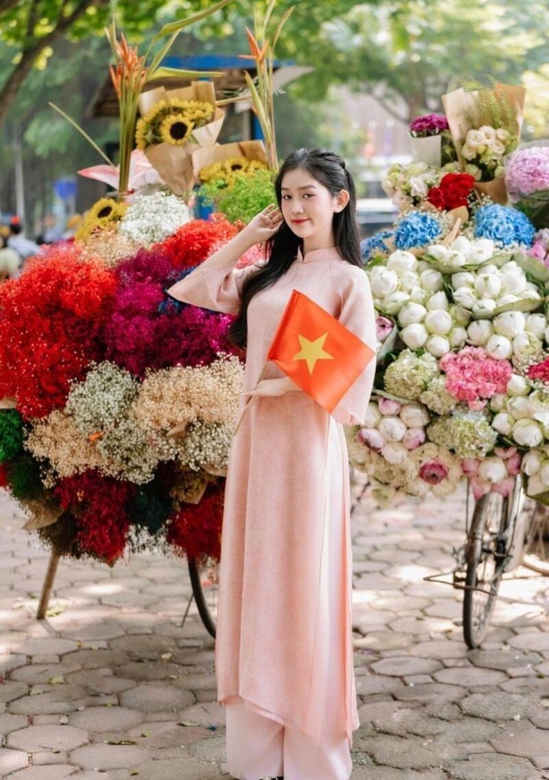 Mách nàng tips chụp ảnh với xe hoa Hà Nội mùa thu siêu XINH