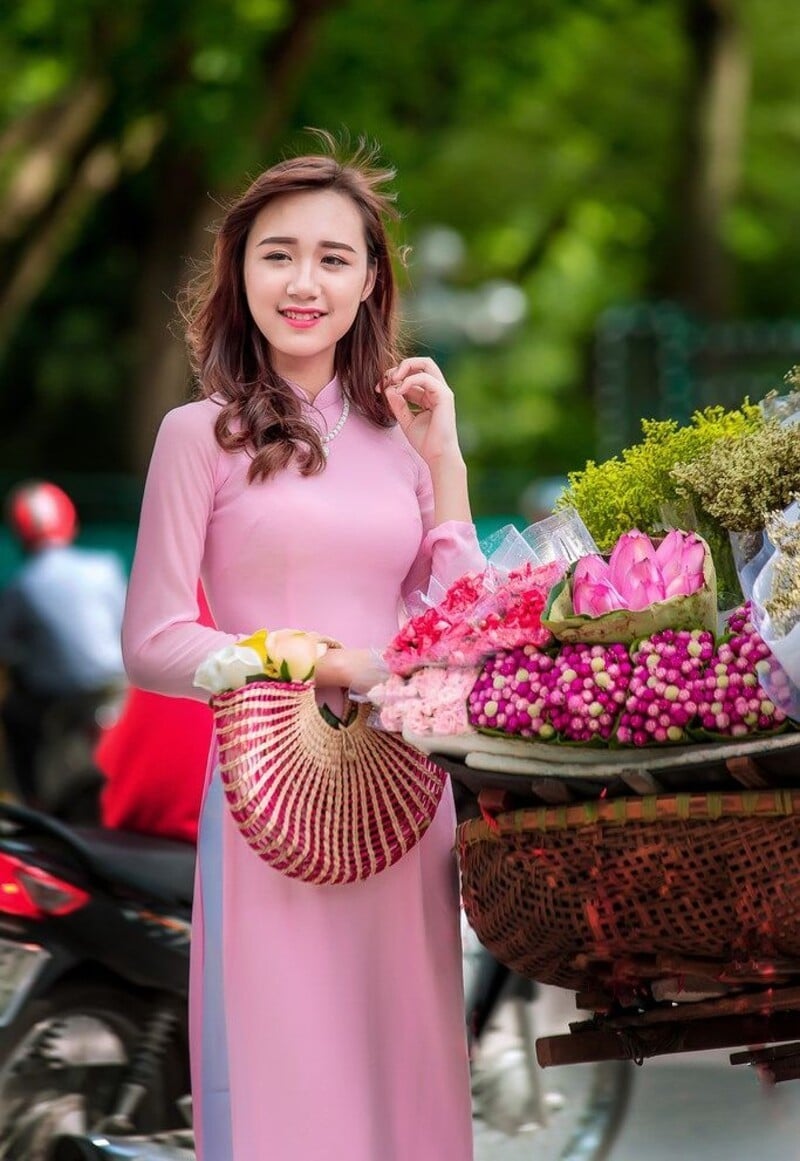 Mách nàng tips chụp ảnh với xe hoa Hà Nội mùa thu siêu XINH