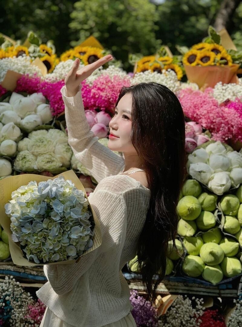 chụp ảnh với xe hoa