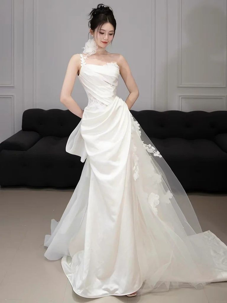 đầm cúp ngực xòe công chúa