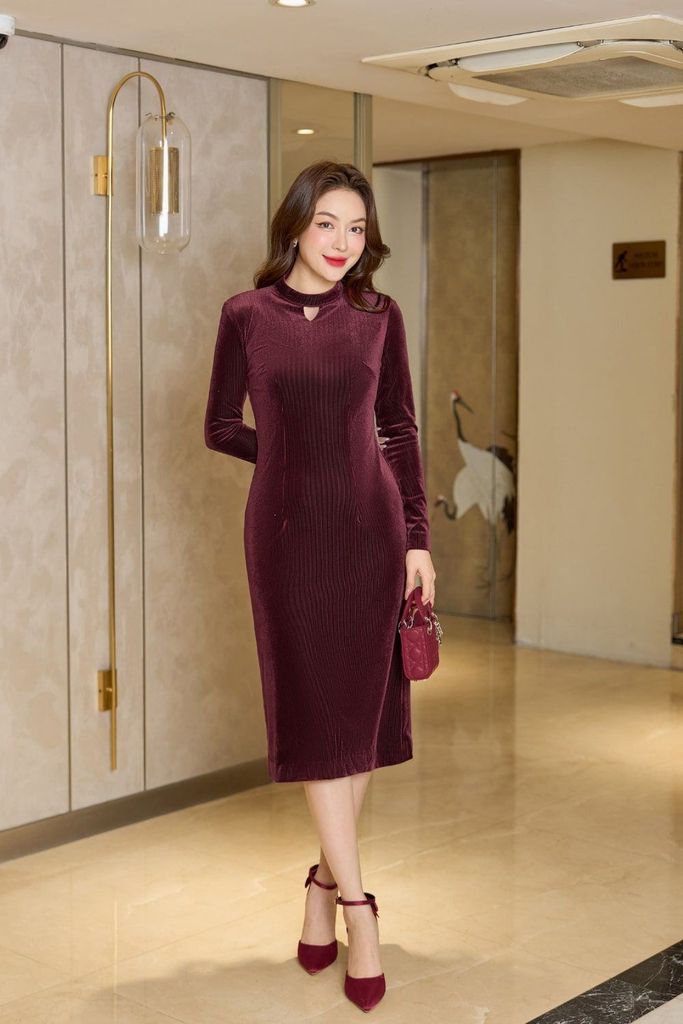 mẫu đầm nhung tuổi trung niên