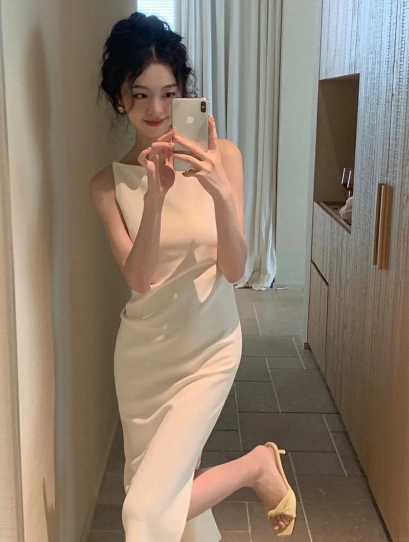 Các kiểu kết hợp đầm suông dài xẻ tà đang hot hit trên thị trường