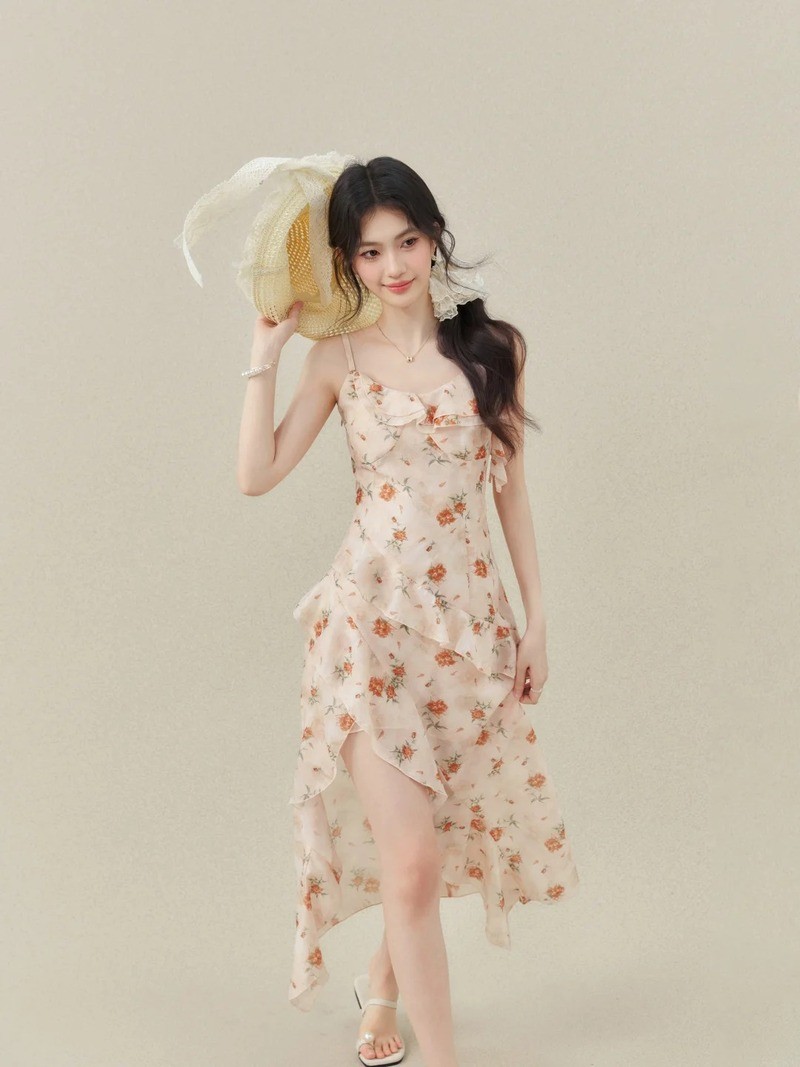 Các kiểu kết hợp đầm suông dài xẻ tà đang hot hit trên thị trường